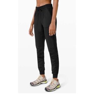 Lululemon Beyond the Studio Jogger black